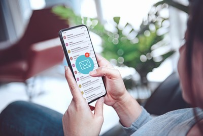 A person receiving an email on her cell phone